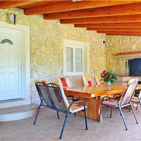 3 Bedroom Villa with Pool & Tennis Court near Sinj, sleeps 8